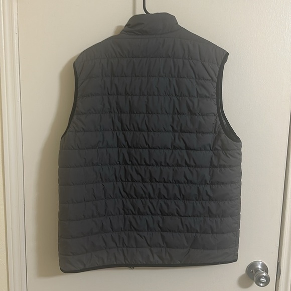 EUC Faherty Reversible Gray Puffer Quilted Vest - Picture 5 of 6